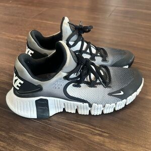 nike women’s metcon sneakers